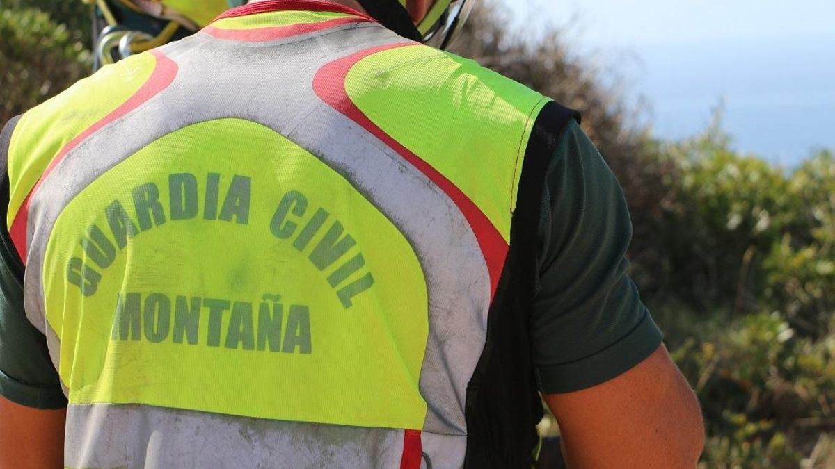 Archivo - Agente del Greim de la Guardia Civil.