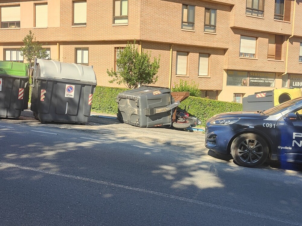 Una motocicleta se empotra contra un contenedor en San Gabriel