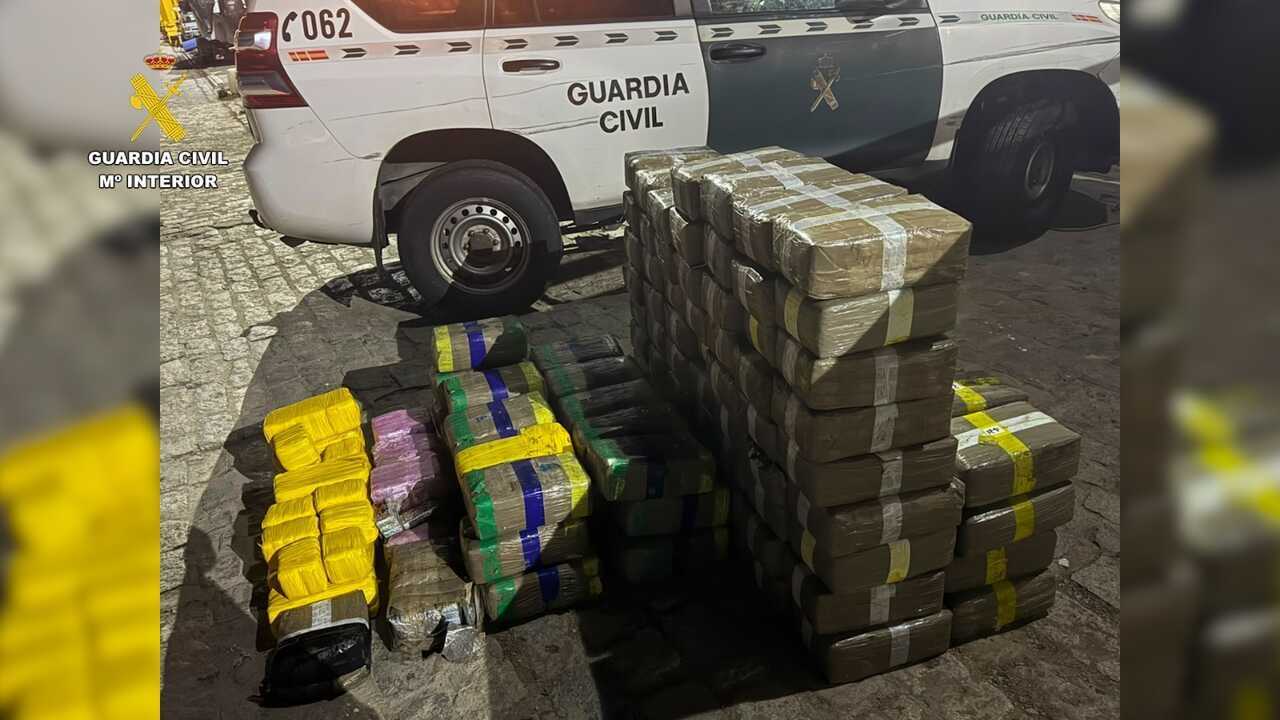 Incautados 785 kilos de hachís en el río Piedras: los narcos se dieron a la fuga a pie