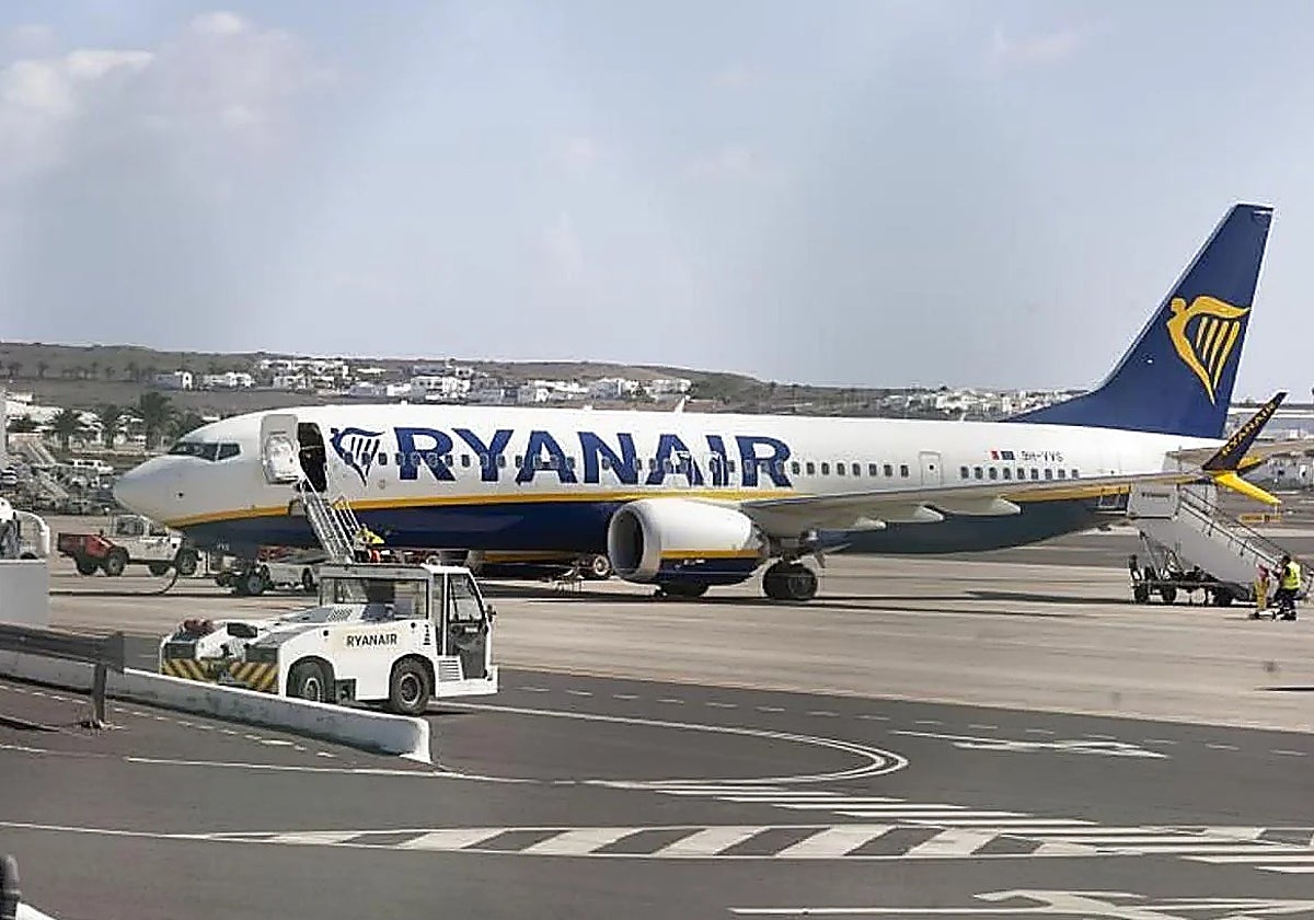 Pasajero de vuelo de Ryanair es succionado por ventana de cabina en pleno vuelo