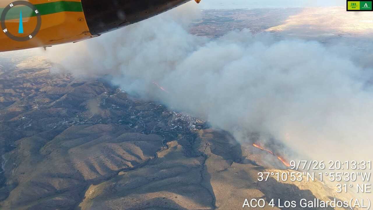 Sánchez colabora con Moreno para poder extinguir el incendio en Los Gallardos