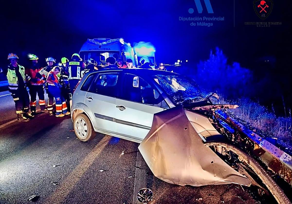 Rescatan a conductor atrapado tras colisión en la A-357: bomberos de Coín actúan con rapidez para salvar su vida