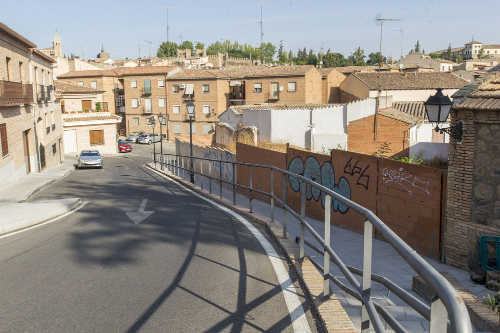 La Policía investiga el robo en seis coches vandalizados