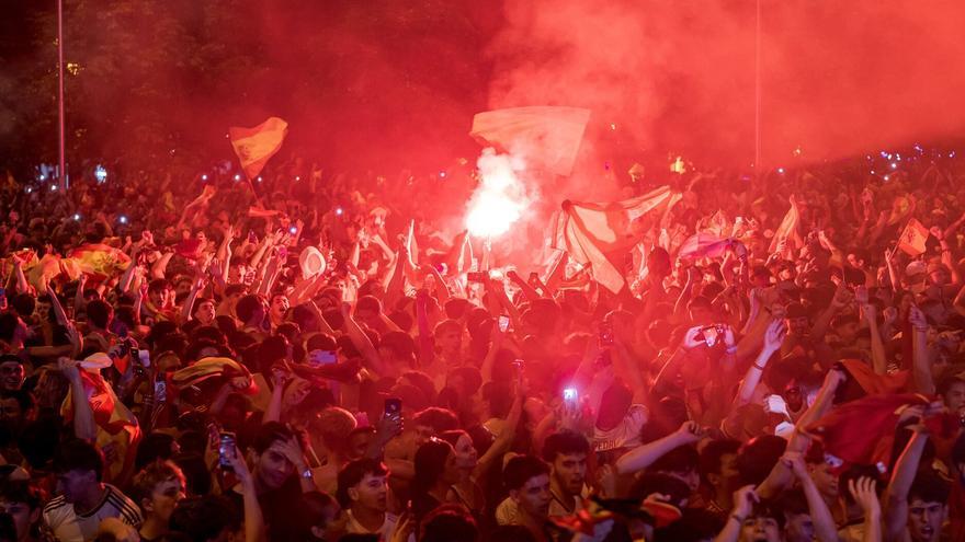 Muere un menor de 13 años al derrumbarse una fuente durante la celebración del Mundial
