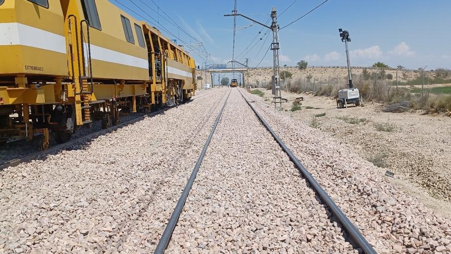 Tragedia en Zaragoza: Joven de 19 años muere electrocutado al tocar la catenaria en la estación de Zuera.