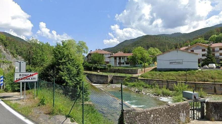 Mueren ahogados dos niños y su madre en el río Esca en Roncal
