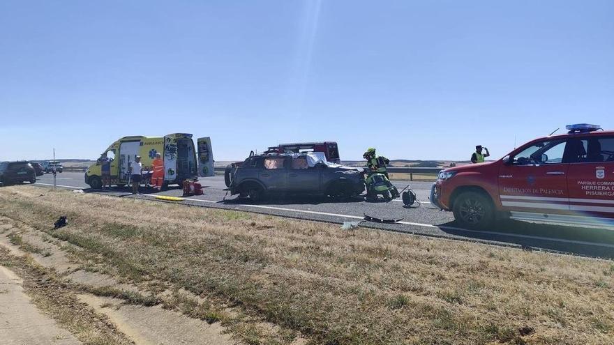 Tragedia en Palencia: cuatro miembros de una familia fallecen en un accidente y una niña de nueve años es la única superviviente