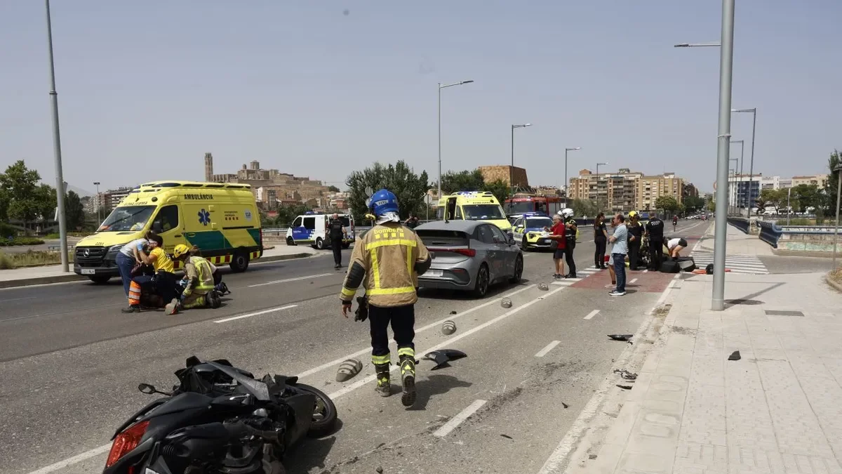 Muere un motorista tras una doble colisión con otra moto y un turismo