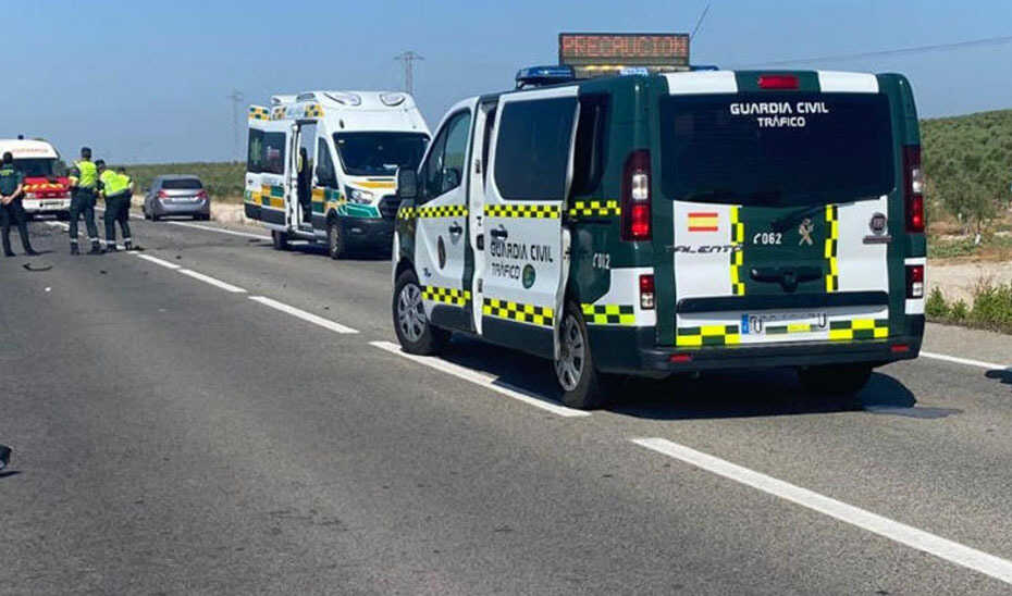 Muere un motorista de 55 años en una colisión múltiple entre varios vehículos