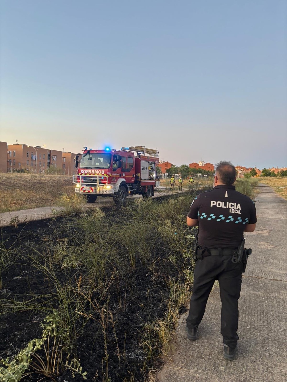 Un petardo provoca un incendio en Santa María de Benquerencia