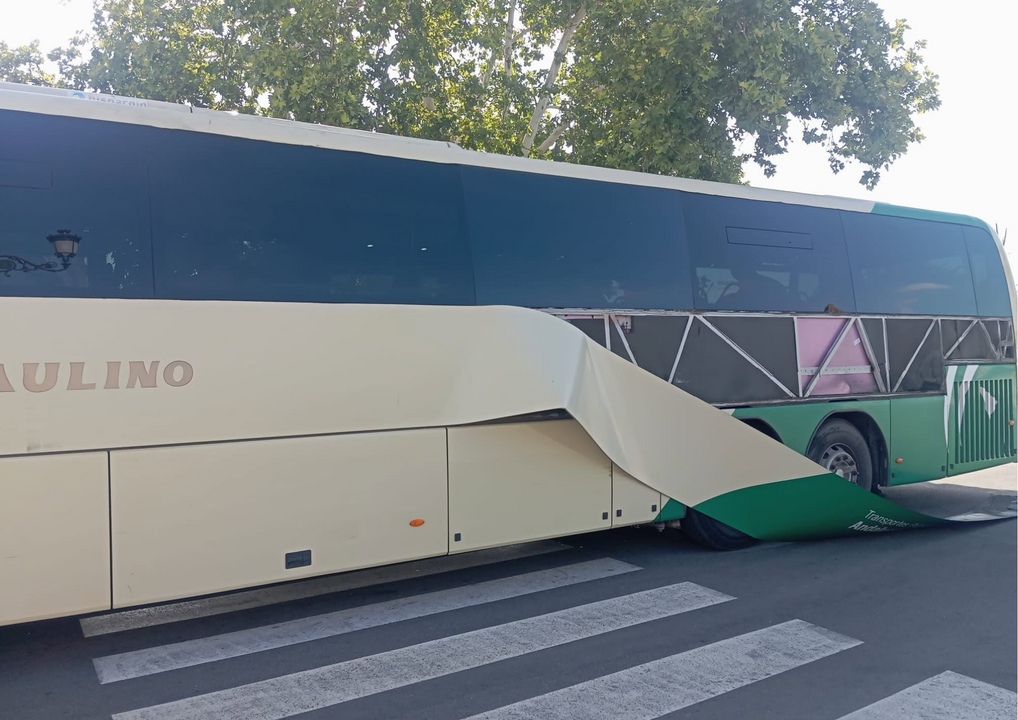 Indignación en Sevilla por el servicio de transporte interurbano: "Si te gusta el deporte de riesgo, móntate"