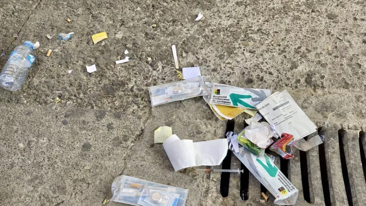 Vecinos de la Zona Alta denuncian la acumulación de residuos y actos incívicos en las calles de la zona durante la noche.