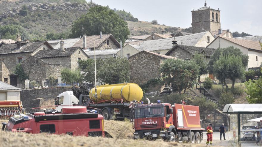 Un militar de la UME fallecido y tres heridos al volcar un camión en el incendio de Huesca