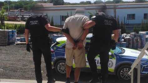 Detenido en Matalascañas tras sembrar el miedo con un arma blanca en un establecimiento
