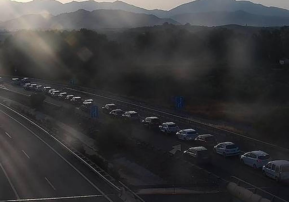 Accidente en la A-357 provoca severas retenciones durante la operación salida del 1 de agosto