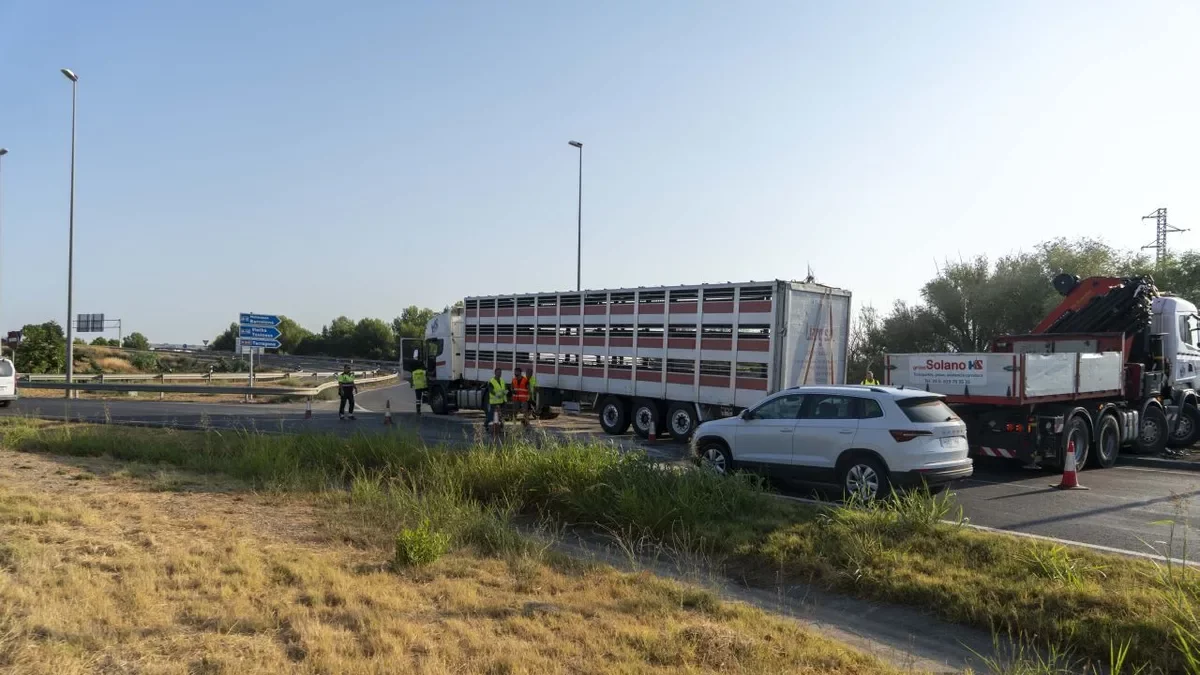 Camiones accidentados en Lleida y Miralcamp