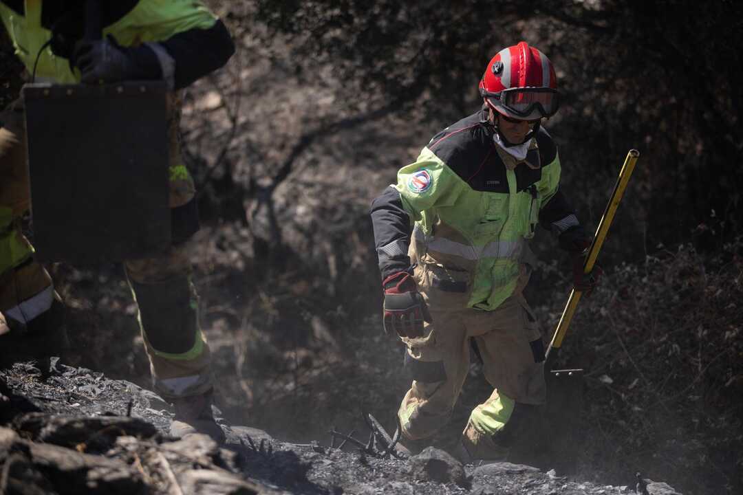 Sigue la lucha contra el incendio de Niebla: un amplio dispositivo continúa trabajando para su control