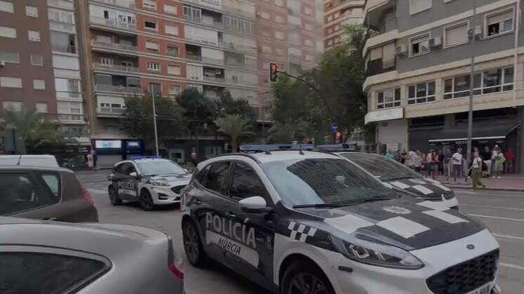 Trasladan al hospital a un hombre en Murcia por un episodio de violencia