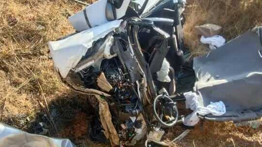 Impactantes imágenes: un conductor queda atrapado tras un grave accidente en Ayamonte