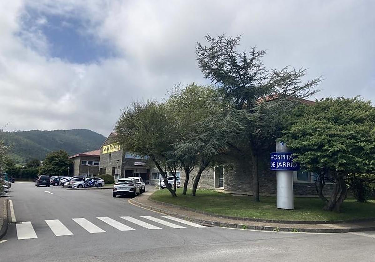 Dos jóvenes heridos tras ser atacados por un individuo con una botella rota en las fiestas de Navia