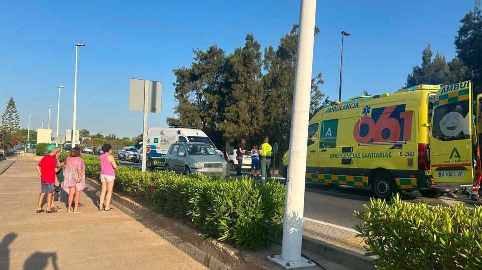 Accidente en Islantilla: un coche atropella a un hombre de 52 años y acaba en el hospital