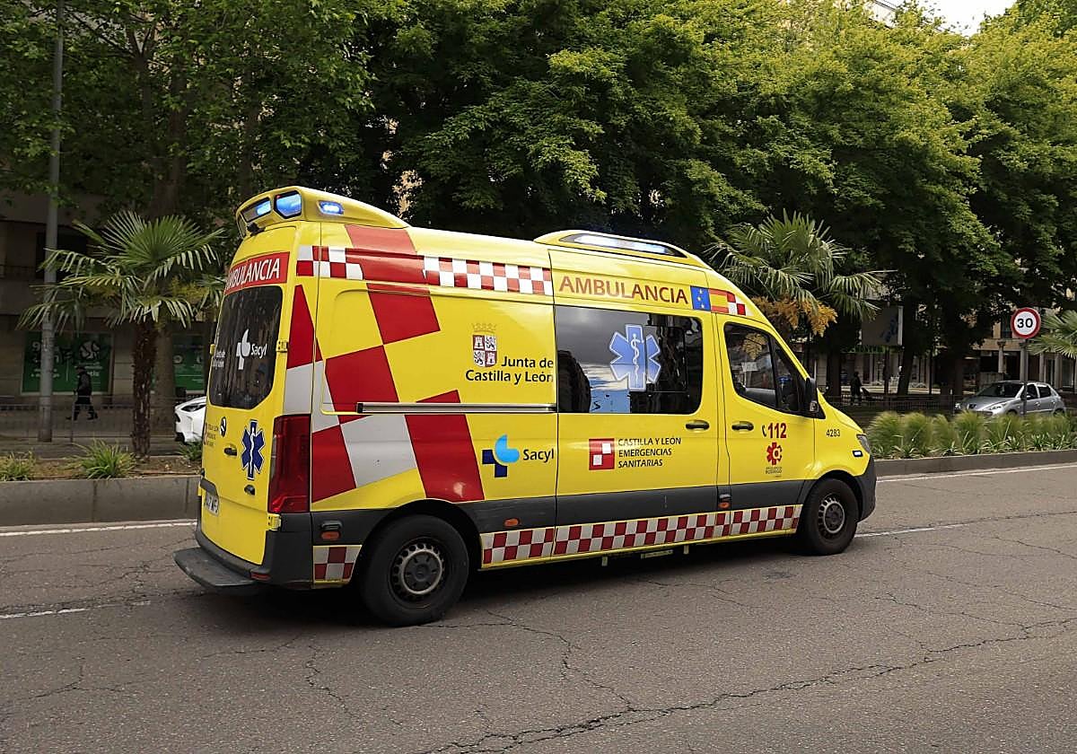 Herido el conductor de un patinete tras chocar contra un turismo en Salamanca