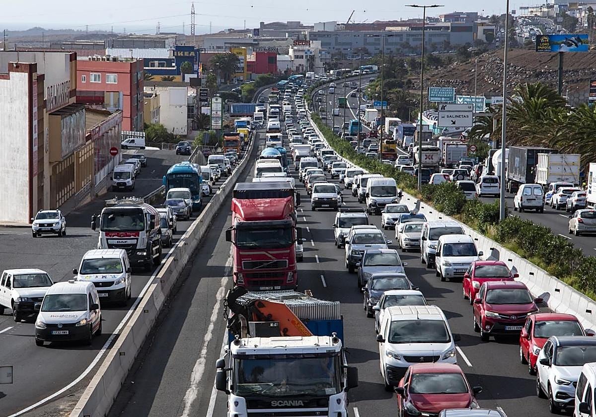 Una colisión múltiple a la altura de Jinámar provoca retenciones en la GC-1 en sentido norte