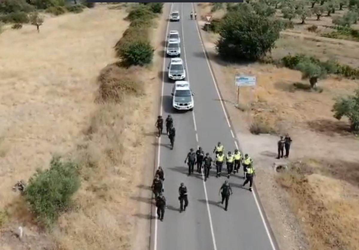 Fiesta ilegal en el norte de Extremadura: Desalojan la rave ilegal de La Granja donde todavía permanecían unos 80 vehículos