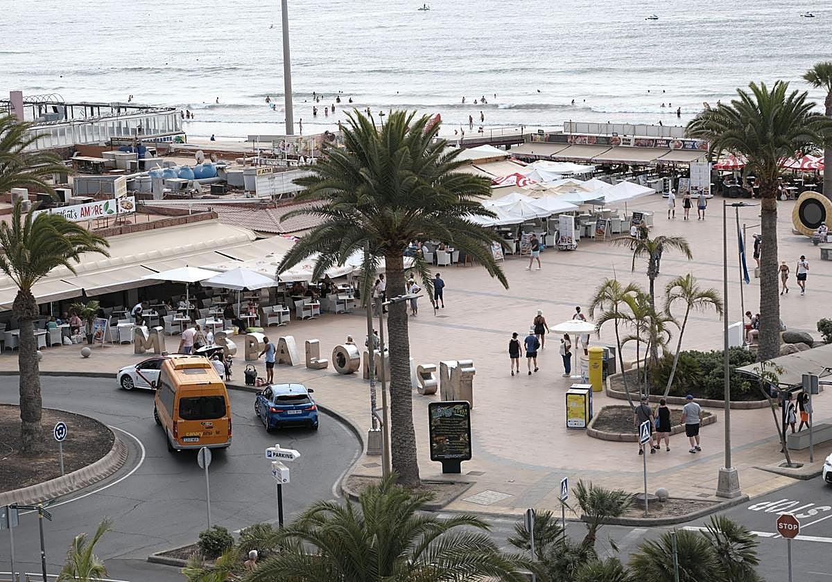 Desalojan a 35 menores de un local de Playa del Inglés donde consumían alcohol