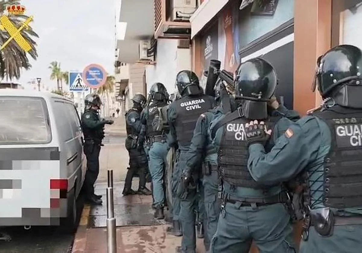 Dos atracos, un arma simulada y tres detenidos: así cayó el grupo criminal de Agüimes