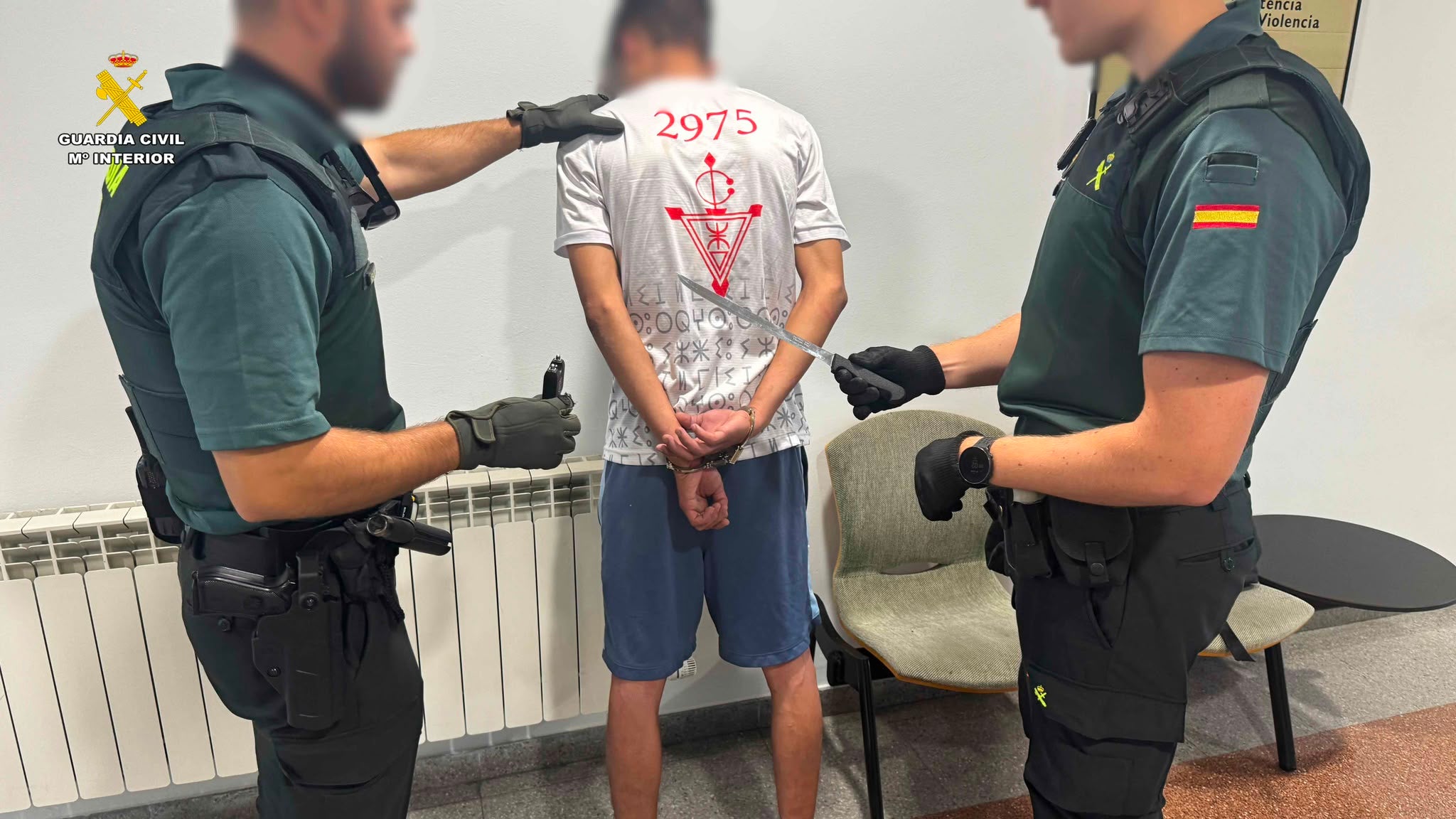 Detenido un joven por amenazas con un cuchillo jamonero en las fiestas de Ábalos