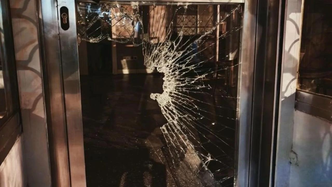 Detenido en Fuenlabrada por robar en una barbería con el método del alcantarillazo