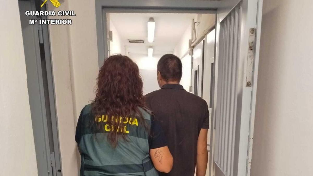 Detenido por tentativa de homicidio tras atropellar intencionadamente a un hombre en León.