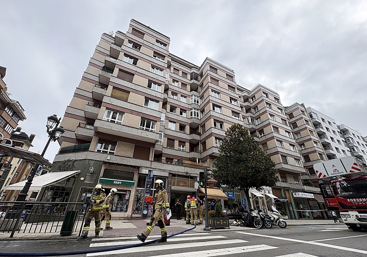 El detenido por el incendio del piso del que iba a ser desahuciado en Oviedo se sentará este martes ante el juez
