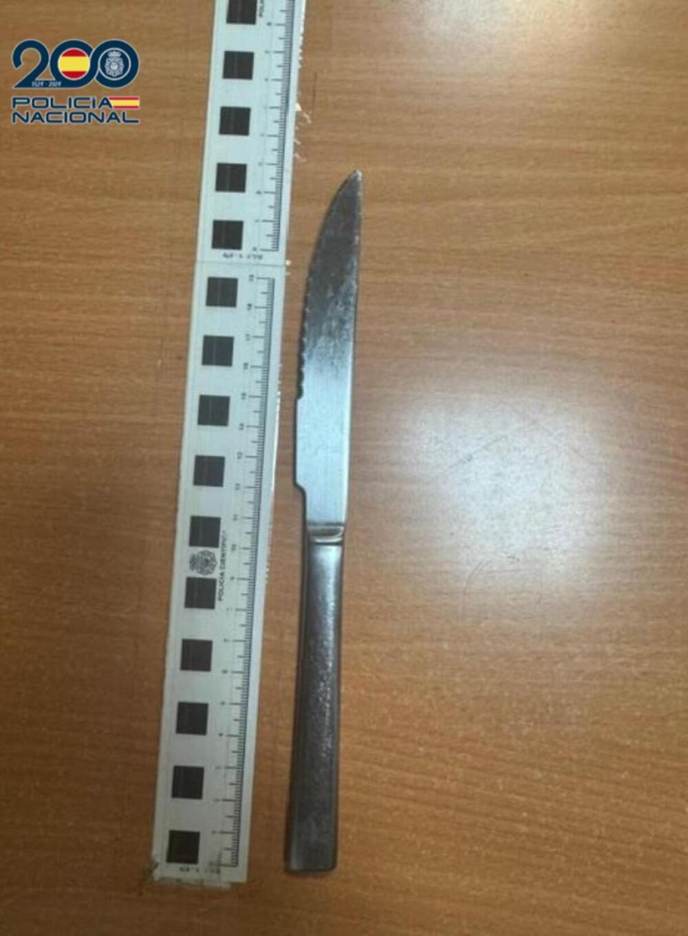 Detenido por amenazar con un cuchillo a sus inquilinas