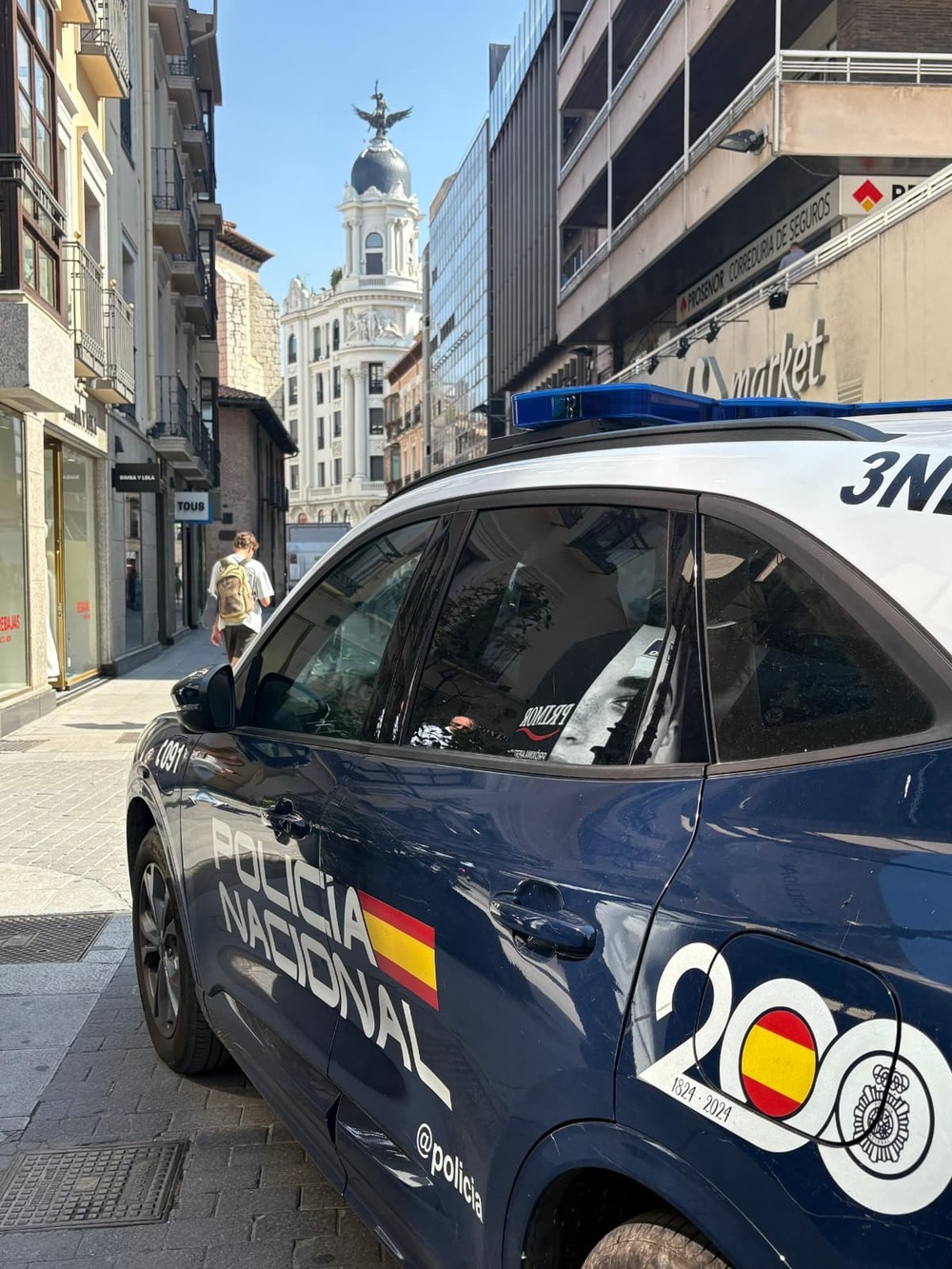 Roba una mochila y es detenido por usar una tarjeta sustraída