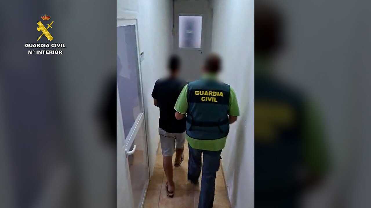 Detenido por usar la tarjeta bancaria de un familiar para sacar dinero en tres cajeros automáticos