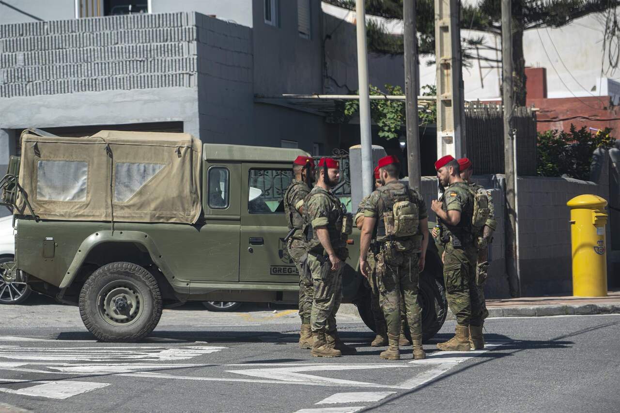 Doce migrantes detenidos tras apedrear y herir a cuatro militares en el barrio ceutí de Benzú