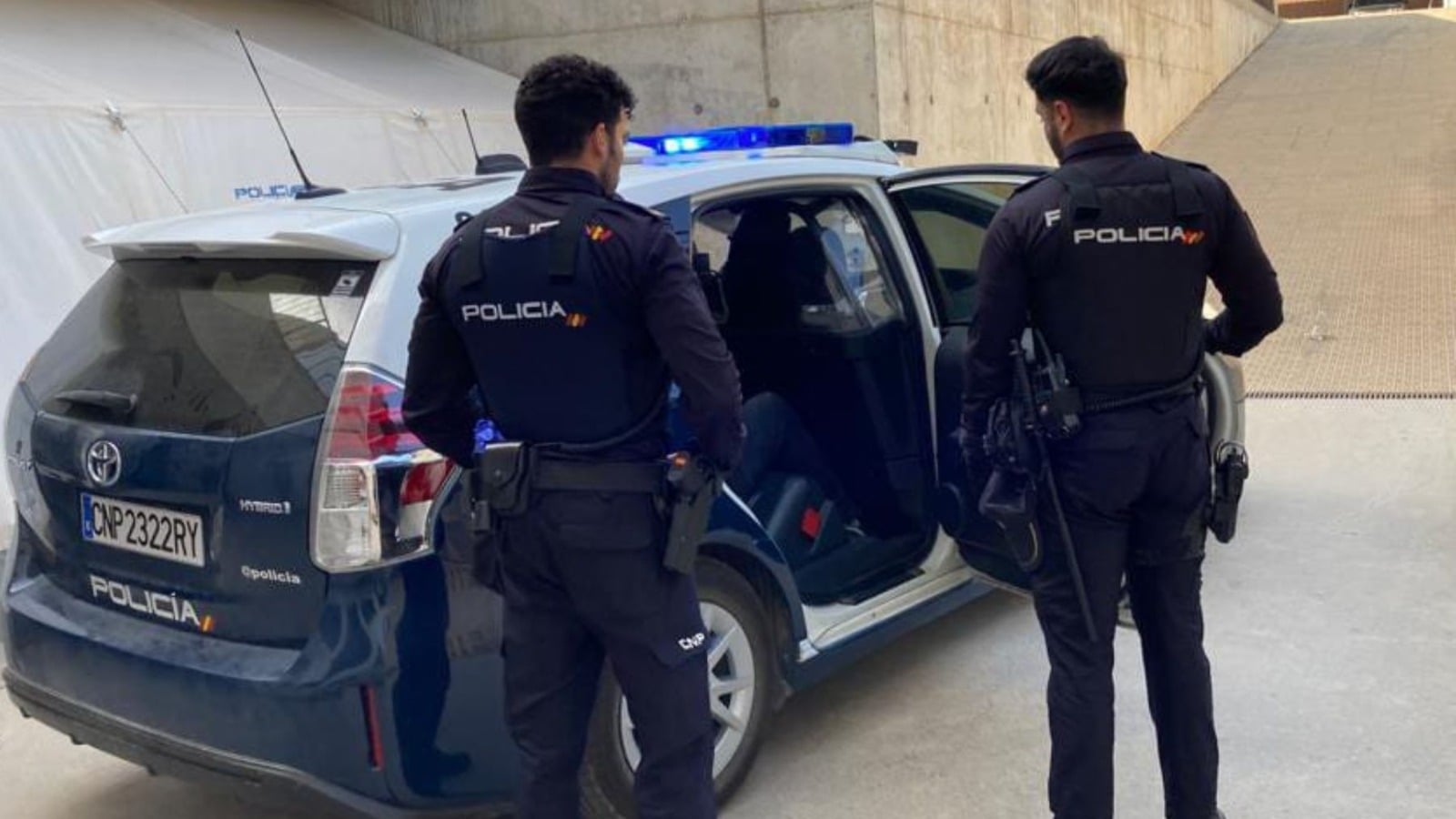 Ibiza maltratador detenido escondido canapé