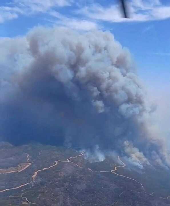 El incendio de Niebla ya recorre 20.000 hectáreas: 26 aeronaves y 600 efectivos siguen luchando en la zona