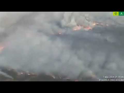 Niebla: más de 4.000 hectáreas afectadas por el incendio que hoy combatirán 26 aeronaves y 300 efectivos por tierra