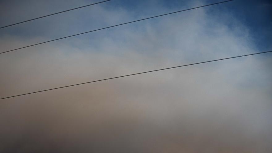 El incendio de Niebla sigue muy activo y obliga a nuevos alejamientos en Huelva y Sevilla