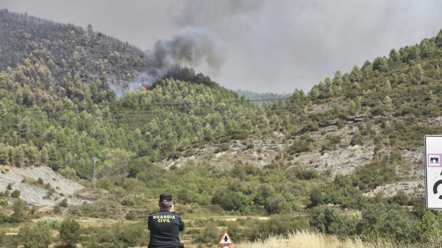 La cola del incendio de Huesca se reproduce y obliga a la evacuación de cuatro municipios más