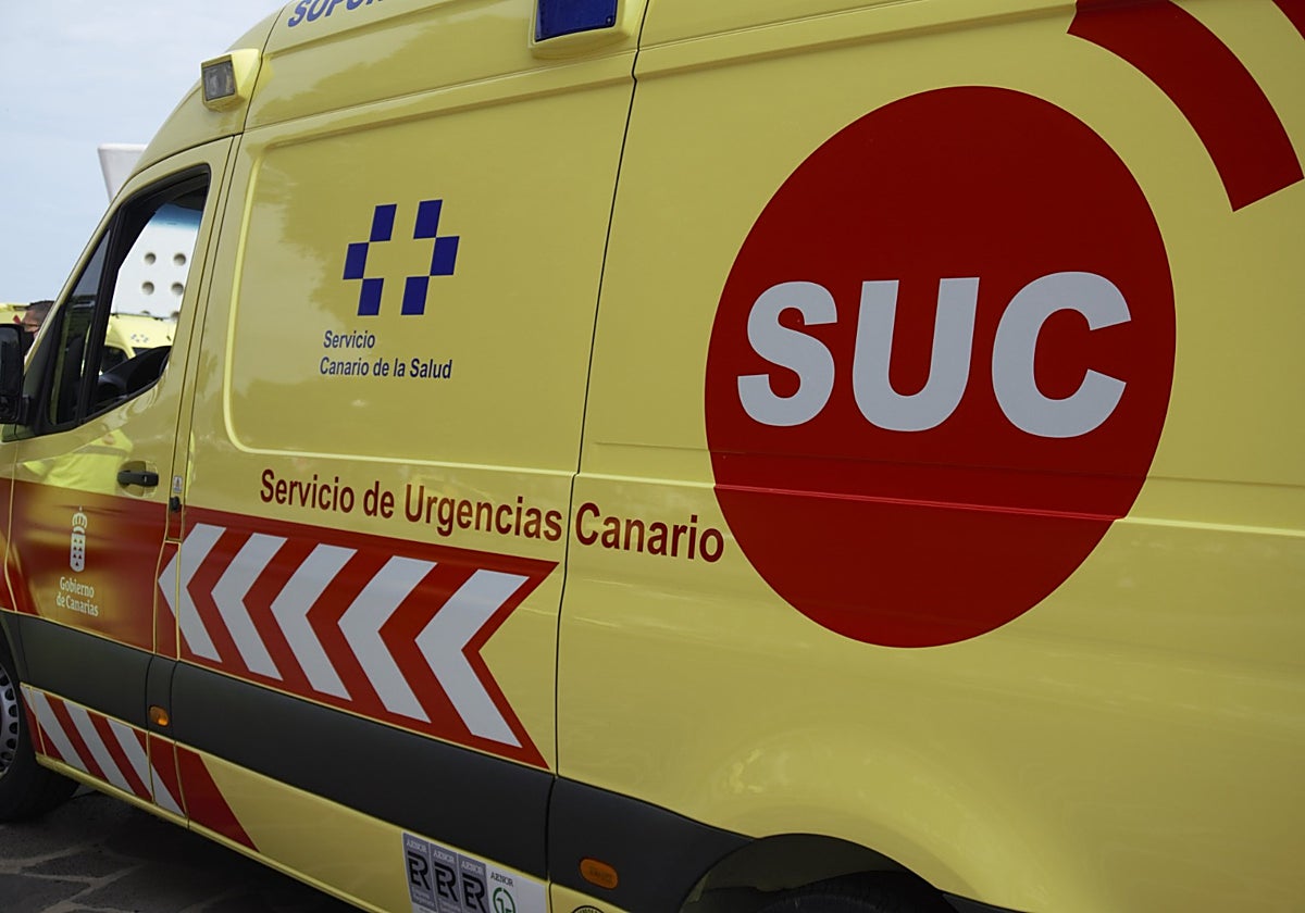 Grave colisión en la GC-1 deja varios vehículos volcados y uno ardiendo