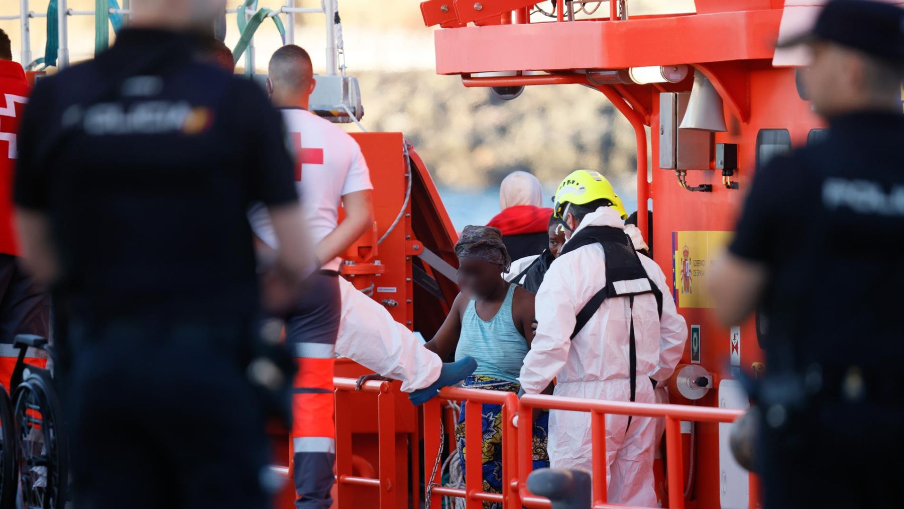 Dos muertos, 10 desaparecidos y seis hospitalizados en una patera naufragada cerca de Cabrera