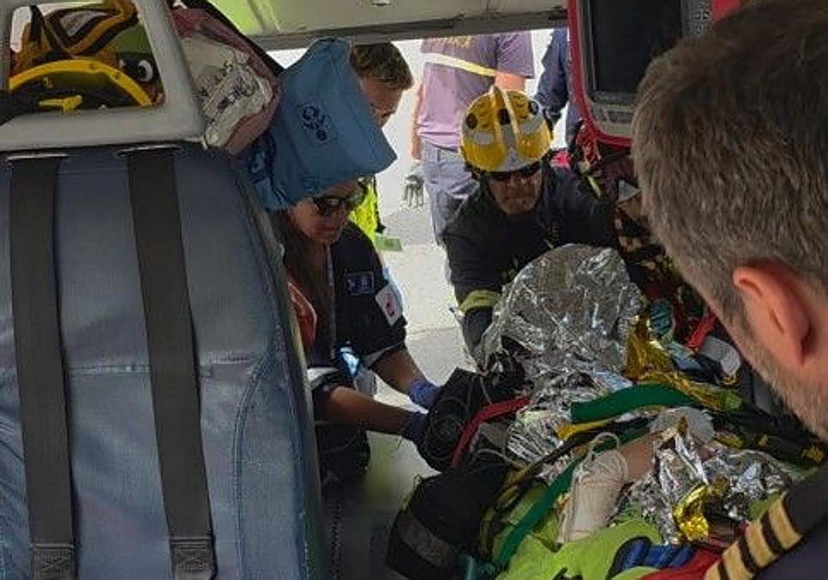 Un motorista es trasladado en helicóptero al Hospital Insular en estado grave tras sufrir una caída