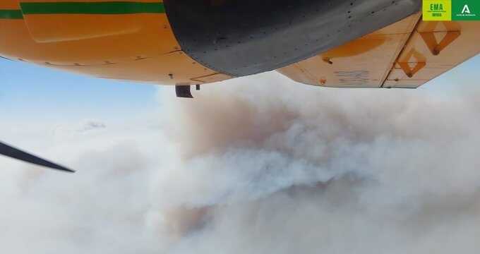 Situación inédita: el humo obliga al avión de coordinación del Infoca a descender de órbita