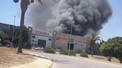 El incendio en una nave de Torre Pacheco moviliza a los bomberos