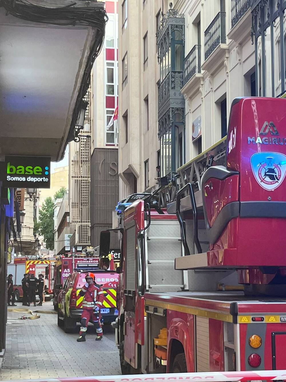 Sofocan un incendio en una vivienda de la calle Mayor
