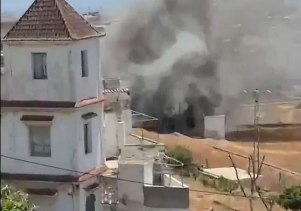 Incendio en vivienda en desuso en Telde activa a equipos de emergencia
